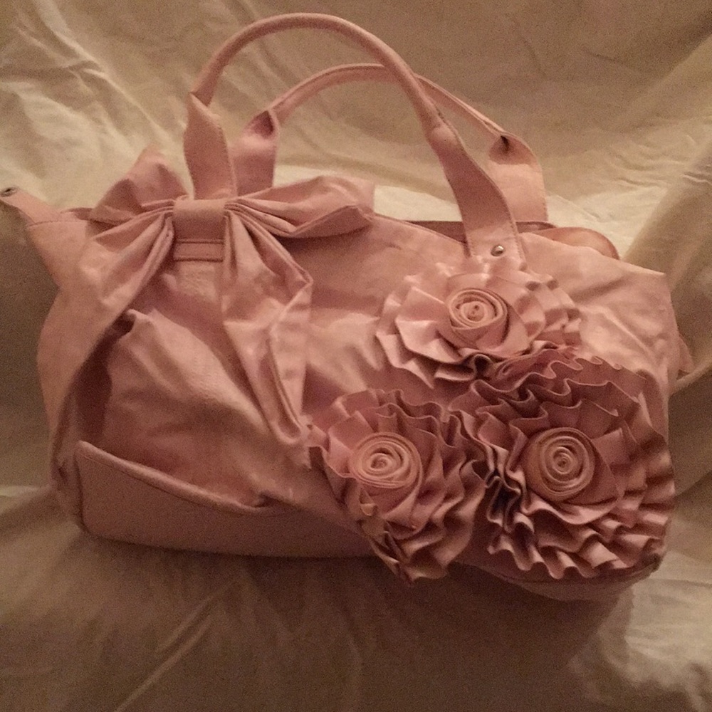 Ladies pink handbag. Expressions NYC.